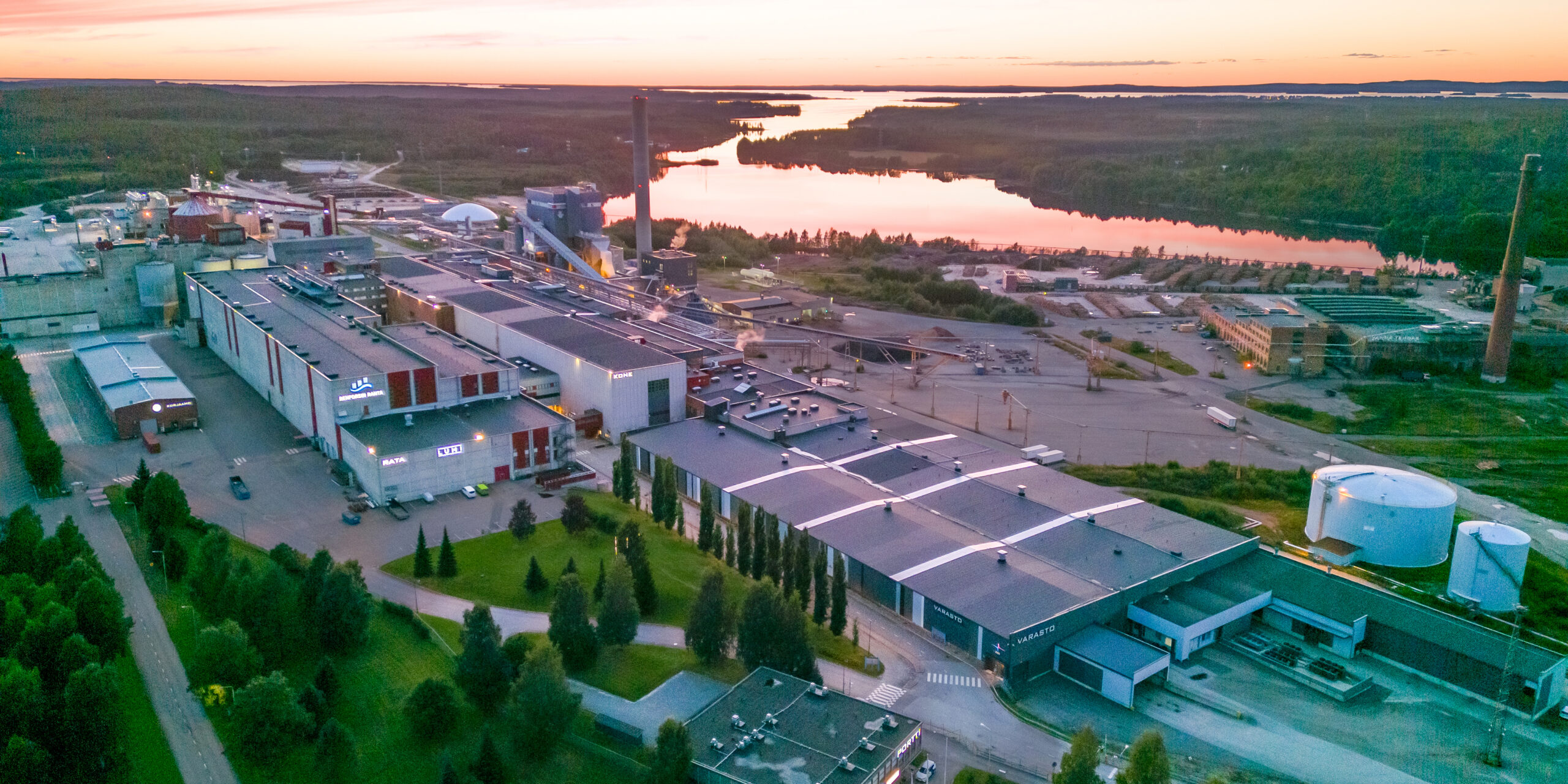 Ilmakuva LUMI-teko&auml;lytehtaasta Kajaanin Renforsin Rannan yritysalueella